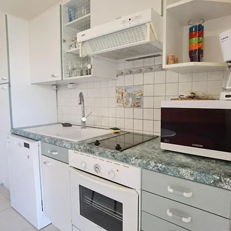 2 Pieces Avec Piscine Et Parking A Marseillan-plage - Fr-1-326-574 Марсейан